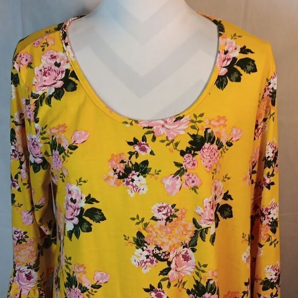 Bobbie Brooks Bell Sleeve Asymmetrical Tunic Top - Picture 2 of 7